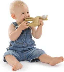 Sophie De Giraf - Al Thir De Dromedaris - Bijtspeelgoed - 100% Natuurlijk Rubber 7 Sophie De Giraf - Al Thir De Dromedaris - Bijtspeelgoed - 100% Natuurlijk Rubber -Babyproducten Winkel 1065x1200 1