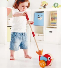 Hape Lilly Musical Stokroller Rood 56 Cm 12 Hape Lilly Musical Stokroller Rood 56 Cm -Babyproducten Winkel 1079x1200 7
