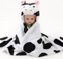 Multifunctionele Baby Fleecedeken Met Capuchon Stoere Koe! | Badcape Baby En Peuters | Deken Kinderen | Wikkeldeken | Dekentje Baby & Peuter 0-3 Jaar | Babydeken | Kraamcadeau | Babycape | Fleece Deken | Kraam | Maxi Cosi Deken | Dier | Doek