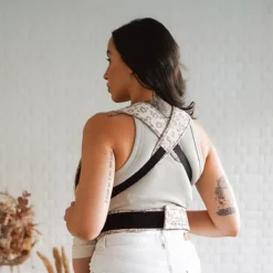 ROOKIE Baby Premium Draagzak- Design Buikdrager - Comfortabel En Ergonomisch - Pasgeboren Babydrager - Peuterdrager - Biologisch Katoen - Super Zacht - Unisex: Voor Mama En Papa (Leoprint Beige) 13 ROOKIE Baby Premium Draagzak- Design Buikdrager - Comfortabel En Ergonomisch - Pasgeboren Babydrager - Peuterdrager - Biologisch Katoen - Super Zacht - Unisex: Voor Mama En Papa (Leoprint Beige) -Babyproducten Winkel 1200x1198 61