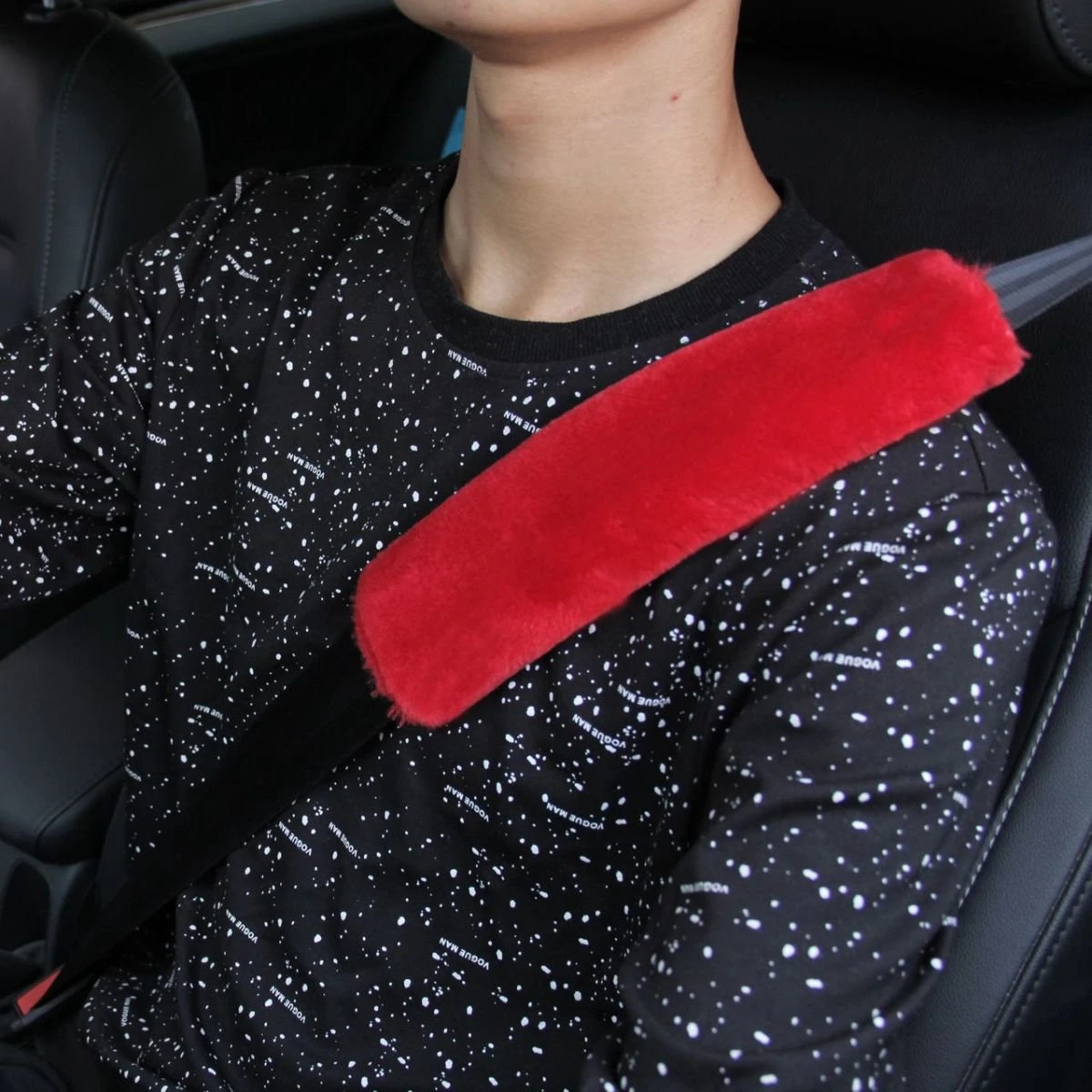 Hazlö Luxe Gordelhoezen - Extra Zacht - Schouderhoezen - Gordelkussen - Auto Gordel Beschermer - Gordel Beschermer - Gordelhoes - 2 Stuks - Rood 5 Hazlö Luxe Gordelhoezen - Extra Zacht - Schouderhoezen - Gordelkussen - Auto Gordel Beschermer - Gordel Beschermer - Gordelhoes - 2 Stuks - Rood - Afbeelding 5