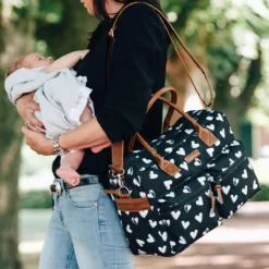 Kidzroom Black And White Luiertas - Zwart - Ophanglussen Kinderwagen - Verschoonmatje - Verstelbare Schouderband 26 Kidzroom Black And White Luiertas - Zwart - Ophanglussen Kinderwagen - Verschoonmatje - Verstelbare Schouderband -Babyproducten Winkel 1200x1200 1586