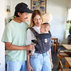 Ergobaby Omni Dream Draagzak - Black Leopard - Ergonomische Baby Draagzak Voor Baby En Drager -Babyproducten Winkel 1200x1200 1938