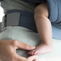 Ergobaby Embrace Draagzak Baby - Oxford Blue 16 Ergobaby Embrace Draagzak Baby - Oxford Blue -Babyproducten Winkel 1200x1200 1974