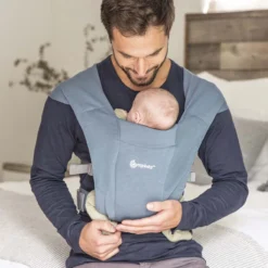 Ergobaby Embrace Draagzak Baby - Oxford Blue 23 Ergobaby Embrace Draagzak Baby - Oxford Blue -Babyproducten Winkel 1200x1200 1975