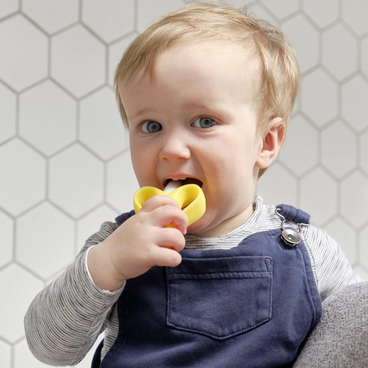 Baby Banaan Tandenborstel/bijtspeeltje – Geel - Baby Tandenborstel - Bij Doorkomende Tandjes - Tandvlees Massage - Babytandenborstel - Peuter Tandenborstel 10 Baby Banaan Tandenborstel/bijtspeeltje – Geel - Baby Tandenborstel - Bij Doorkomende Tandjes - Tandvlees Massage - Babytandenborstel - Peuter Tandenborstel - Afbeelding 10