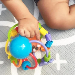 Playgro Speel En Leerbal - Grijp- En Bijtspeelgoed - Klikklak Geluiden - Spiegeltje - Kralen - Cilinder Met Rattelende Ballen 25 Playgro Speel En Leerbal - Grijp- En Bijtspeelgoed - Klikklak Geluiden - Spiegeltje - Kralen - Cilinder Met Rattelende Ballen -Babyproducten Winkel 1200x1200 2026