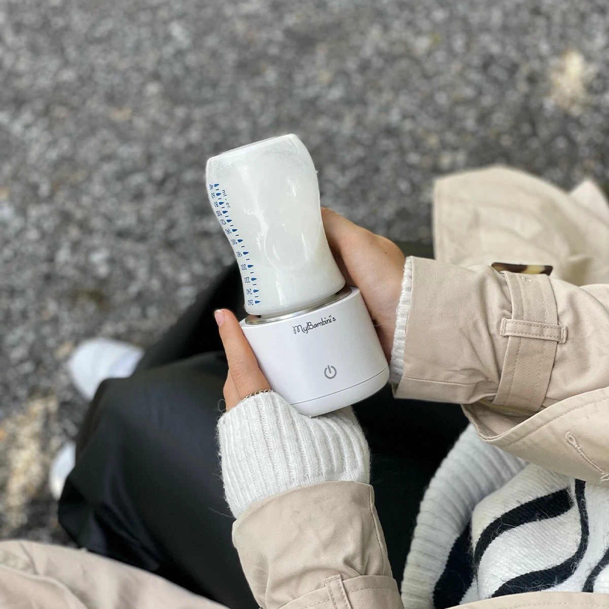 MyBambini's Bottle Warmer Pro™ - Draagbare Baby Flessenwarmer Voor Onderweg - Wit - Geschikt Voor Smalle Hals Flessen Van Dr. Brown's, Difrax, Medela & Nanobebe 3 MyBambini's Bottle Warmer Pro™ - Draagbare Baby Flessenwarmer Voor Onderweg - Wit - Geschikt Voor Smalle Hals Flessen Van Dr. Brown's, Difrax, Medela & Nanobebe - Afbeelding 3