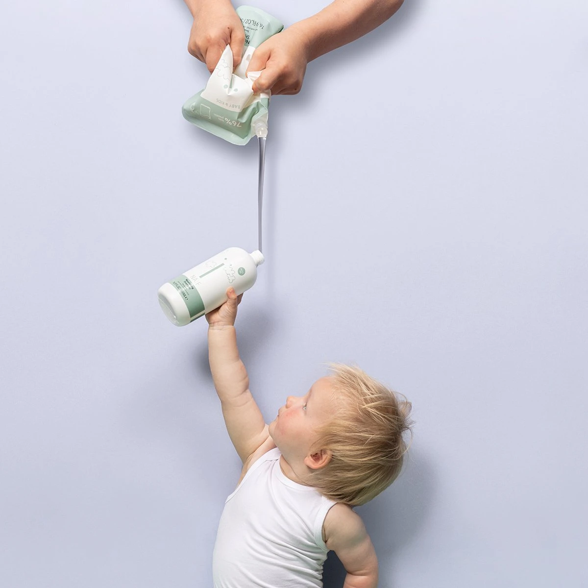 Naïf Shampoo & Wasgel Voordeel Verpakking - Baby & Kids XL Pompfles - 500ml - Met Natuurlijke Ingrediënten 4 Naïf Shampoo & Wasgel Voordeel Verpakking - Baby & Kids XL Pompfles - 500ml - Met Natuurlijke Ingrediënten - Afbeelding 4