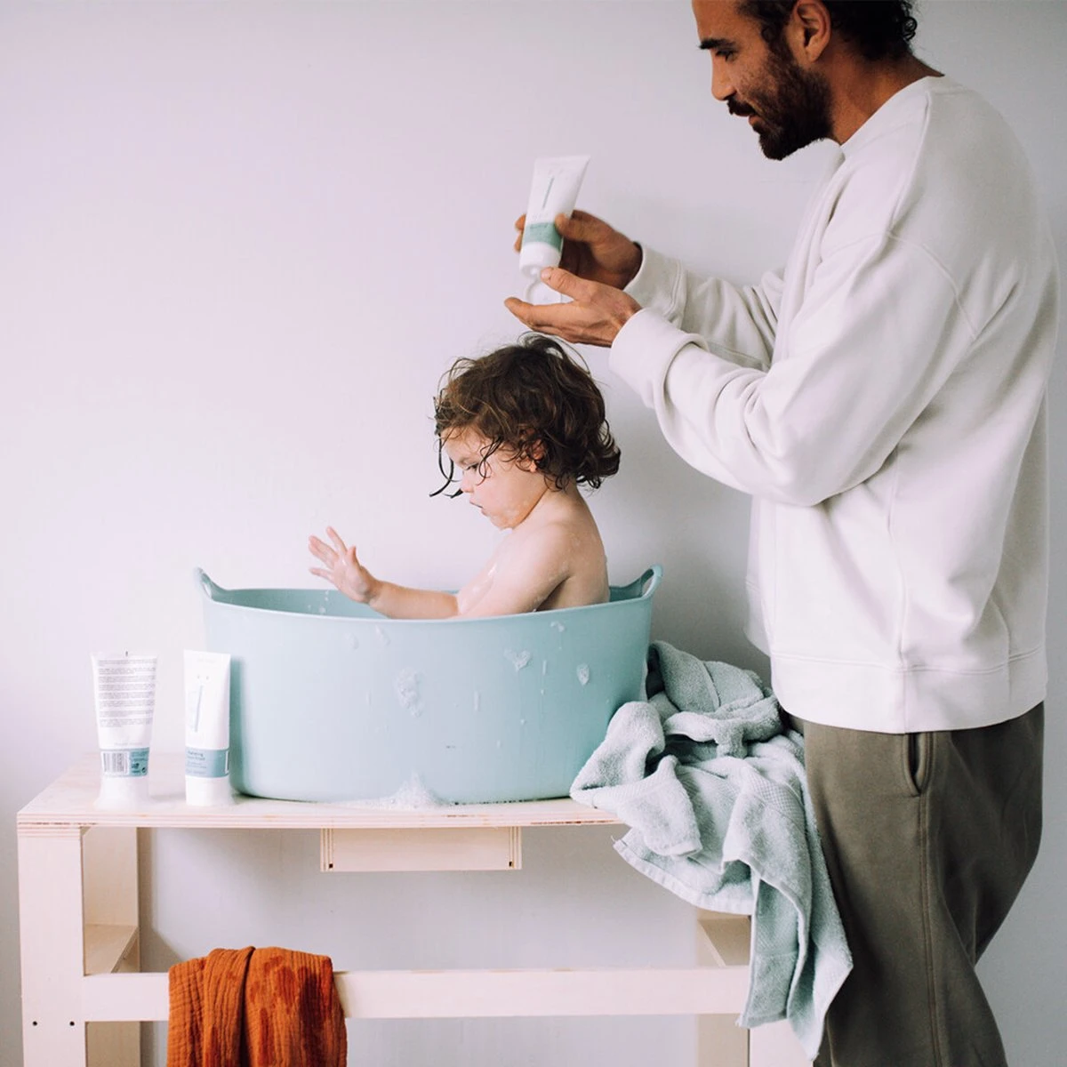 Naïf Hydraterende Wascrème - Babyverzorging - 200ml - Met Natuurlijke Ingrediënten 2 Naïf Hydraterende Wascrème - Babyverzorging - 200ml - Met Natuurlijke Ingrediënten - Afbeelding 2