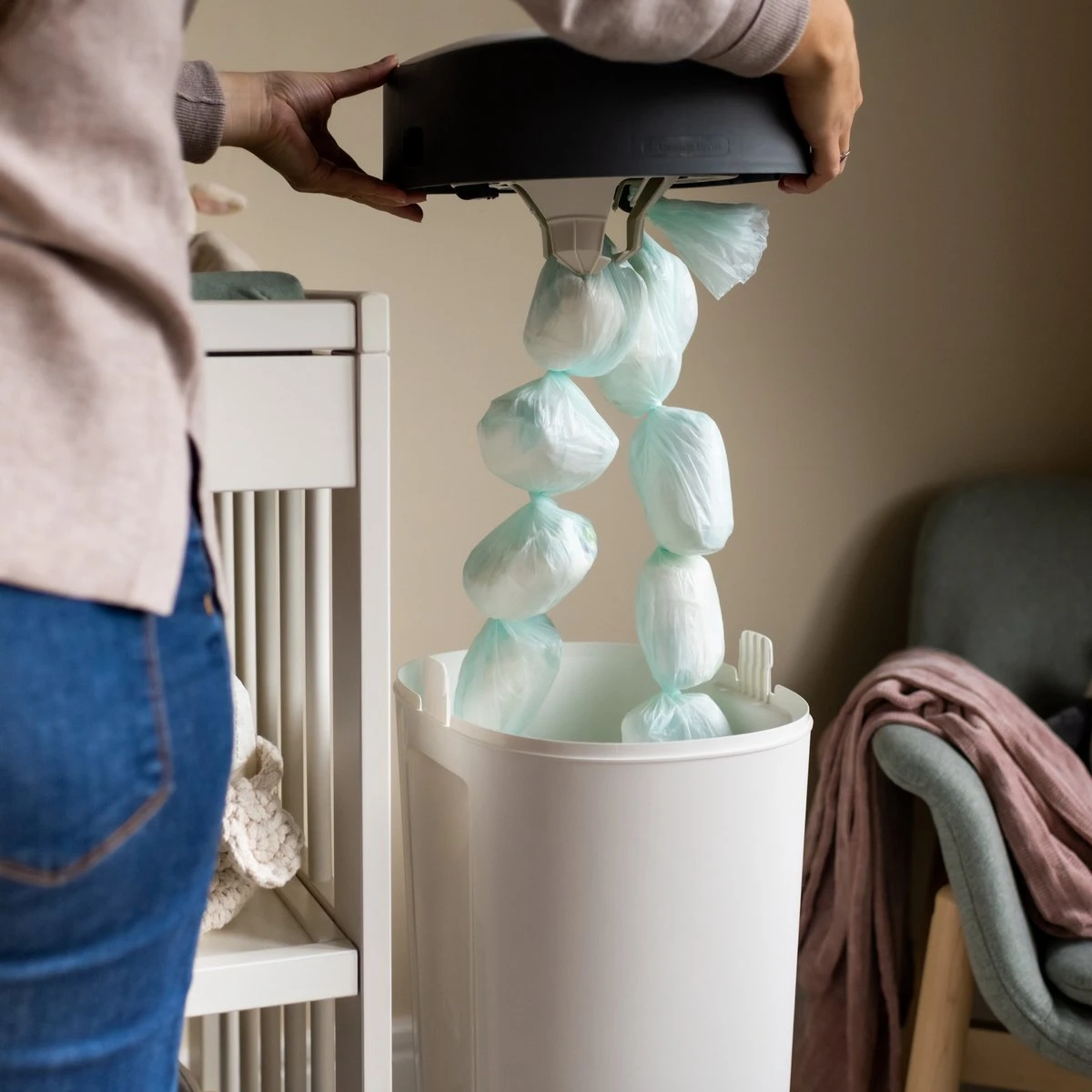 Tommee Tippee Twist & Click XL-luieremmer - Voor Maximaal 60 Luiers - Milieuvriendelijker Systeem - 1 Navulcassette - Duurzaam Geproduceerde Antibacteriële GREENFILM 8 Tommee Tippee Twist & Click XL-luieremmer - Voor Maximaal 60 Luiers - Milieuvriendelijker Systeem - 1 Navulcassette - Duurzaam Geproduceerde Antibacteriële GREENFILM - Afbeelding 8