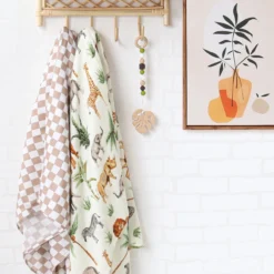 Hydrofiele Doeken - Hydrofiele Doek XL - Jungle - Hydrofiel - Safari - 120x120cm - Hydrofiel - Swaddle - Hydrofiele Luier -XL - Bamboe - Hydrofieldoek - Hydrofiele Doek Giraffe - Emmailloter - Kraamcadeau -Babyproducten Winkel 1200x1200 862