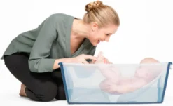 Stokke® Flexi Bath ® X-Large Transparent Blue 8 Stokke® Flexi Bath ® X-Large Transparent Blue -Babyproducten Winkel 1200x735