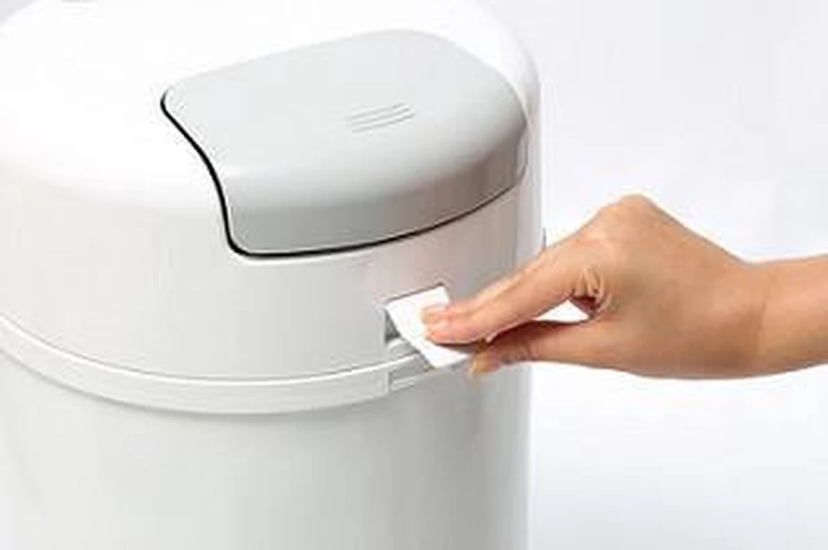 DiaperPail - Clear White - Luieremmer Met Speciale Luiersluis - Werkt Met Normale Vuilniszakken - Luxe Luieremmer - Geen Speciale Cassettes - Geen Geurtjes - Makkelijk Schoon Te Maken - Is Gemaakt Van Aluminium 2 DiaperPail - Clear White - Luieremmer Met Speciale Luiersluis - Werkt Met Normale Vuilniszakken - Luxe Luieremmer - Geen Speciale Cassettes - Geen Geurtjes - Makkelijk Schoon Te Maken - Is Gemaakt Van Aluminium - Afbeelding 2