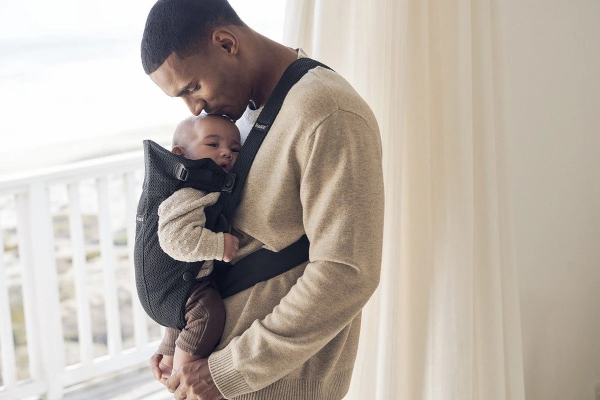 BabyBjörn Draagzak Mini - 3D Mesh - Zwart 1 BabyBjörn Draagzak Mini - 3D Mesh - Zwart