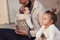 BabyBjörn Draagzak Mini - Cotton - Beige-Luipaard -Babyproducten Winkel 1200x800 220