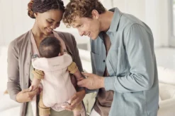 BabyBjörn Draagzak Mini - 3D Jersey - Lichtroze -Babyproducten Winkel 1200x800 223