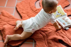 Zacht Babyboekje Amsterdam - 100% Katoen - Fairly Made - In Mooie Geschenkverpakking - Duurzaam En Origineel Kraamcadeau 11 Zacht Babyboekje Amsterdam - 100% Katoen - Fairly Made - In Mooie Geschenkverpakking - Duurzaam En Origineel Kraamcadeau -Babyproducten Winkel 1200x800 268