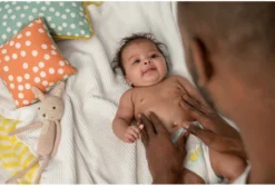 Zwitsal Massage Olie Lavendel 200ML -Babyproducten Winkel 1200x813 2