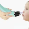 A&K Elektrische Oplaadbare Neuspeer Voor Baby En Kinderen - Inclusief Oplader, Handleiding En Batterijen - Hygiënische Neusreiniger - Baby Aspirator - Neuszuiger - Baby Neuspompje - Toetenveger - Snoetenpoetser - Mintgroen - Neusspoeler