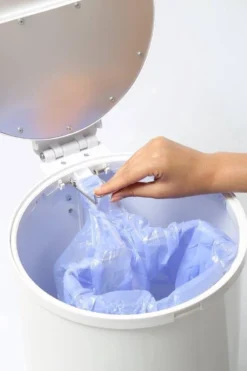 DiaperPail - Clear White - Luieremmer Met Speciale Luiersluis - Werkt Met Normale Vuilniszakken - Luxe Luieremmer - Geen Speciale Cassettes - Geen Geurtjes - Makkelijk Schoon Te Maken - Is Gemaakt Van Aluminium 13 DiaperPail - Clear White - Luieremmer Met Speciale Luiersluis - Werkt Met Normale Vuilniszakken - Luxe Luieremmer - Geen Speciale Cassettes - Geen Geurtjes - Makkelijk Schoon Te Maken - Is Gemaakt Van Aluminium -Babyproducten Winkel 799x1200 8