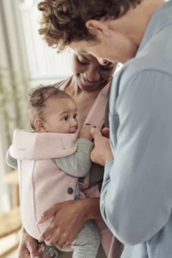 BabyBjörn Draagzak Mini - 3D Jersey - Lichtroze -Babyproducten Winkel 800x1200 197