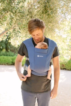 Ergobaby - Embrace - Draagzak Baby - Soft Blue - Ergonomisch Vanaf Geboorte 14 Ergobaby - Embrace - Draagzak Baby - Soft Blue - Ergonomisch Vanaf Geboorte -Babyproducten Winkel 800x1200 198