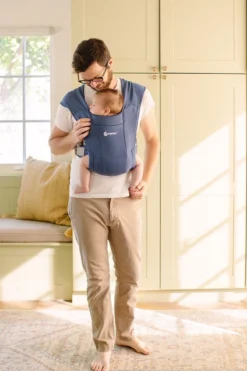 Ergobaby - Embrace - Draagzak Baby - Soft Blue - Ergonomisch Vanaf Geboorte 15 Ergobaby - Embrace - Draagzak Baby - Soft Blue - Ergonomisch Vanaf Geboorte -Babyproducten Winkel 800x1200 199