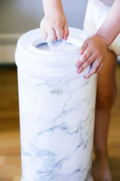 Ubbi® Ubbi Luieremmer - Marble - Metaal - Geurloos - Geen Navulcassettes Nodig 9 Ubbi® Ubbi Luieremmer - Marble - Metaal - Geurloos - Geen Navulcassettes Nodig -Babyproducten Winkel 800x1200 23