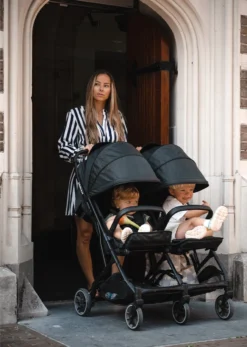 Deryan Luxe Rolo X2 Dubbele Buggy - Duo Buggy - Zwart 17 Deryan Luxe Rolo X2 Dubbele Buggy - Duo Buggy - Zwart -Babyproducten Winkel 853x1200 3