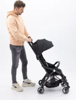 Hamilton By Yoop X1 Plus Buggy – Nieuw, Hoger, Uitgebreider 2023 Model – Premium Stroller Met One Hand Folding Technologie – Zwart – Lichte, Verstelbare En Wendbare Kinderwagen Met Vele Gemakken 35 Hamilton By Yoop X1 Plus Buggy – Nieuw, Hoger, Uitgebreider 2023 Model – Premium Stroller Met One Hand Folding Technologie – Zwart – Lichte, Verstelbare En Wendbare Kinderwagen Met Vele Gemakken -Babyproducten Winkel 924x1200 8
