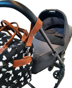 Kidzroom Black And White Luiertas - Zwart - Ophanglussen Kinderwagen - Verschoonmatje - Verstelbare Schouderband 35 Kidzroom Black And White Luiertas - Zwart - Ophanglussen Kinderwagen - Verschoonmatje - Verstelbare Schouderband -Babyproducten Winkel 986x1200 4